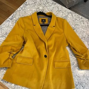 Pretty rauched sleeve blazer